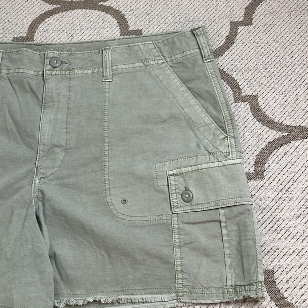 American Eagle Outfitters 90’s boyfriend short Cargo Shorts Relaxed Fit, Size 18 - Picture 4 of 17